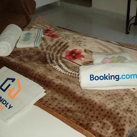 לינה וארוחת בוקר Friendly Gjirokastër